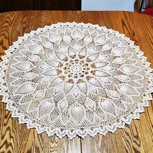 New Hand Crafted Diamond Puff & Pineapple 32 1/2" Natural Color Doily